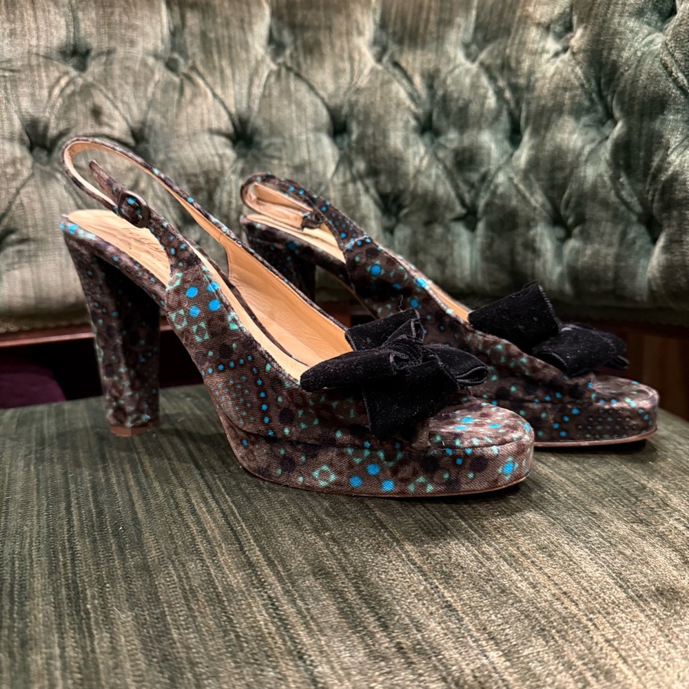 Bettye Muller Velvet Slingback Open-toe Heels with Bow (37)